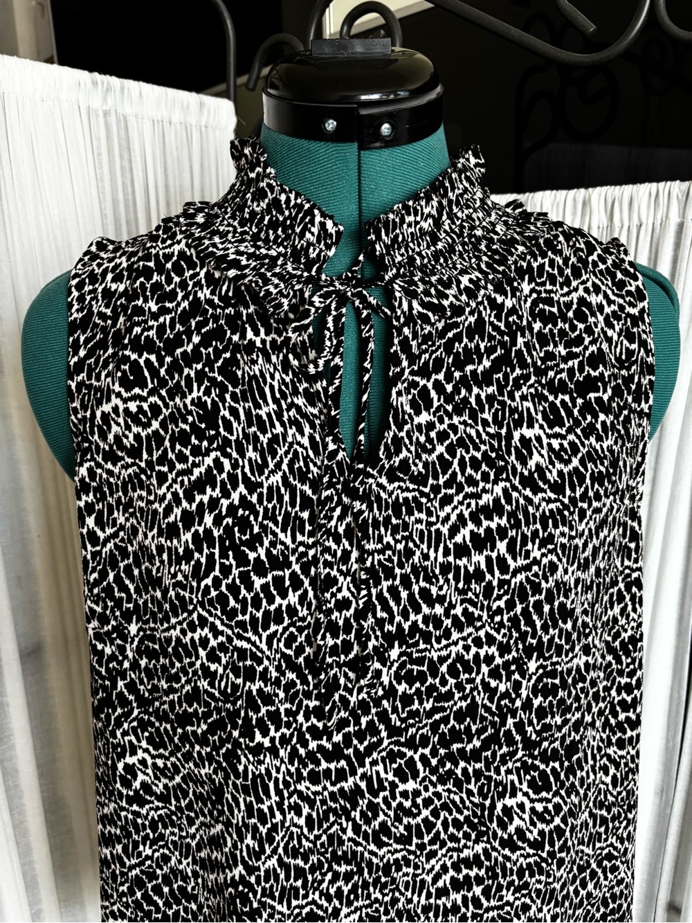 Talbots Black and White Printed Ruffled Tie-Neck Sleeveless Top